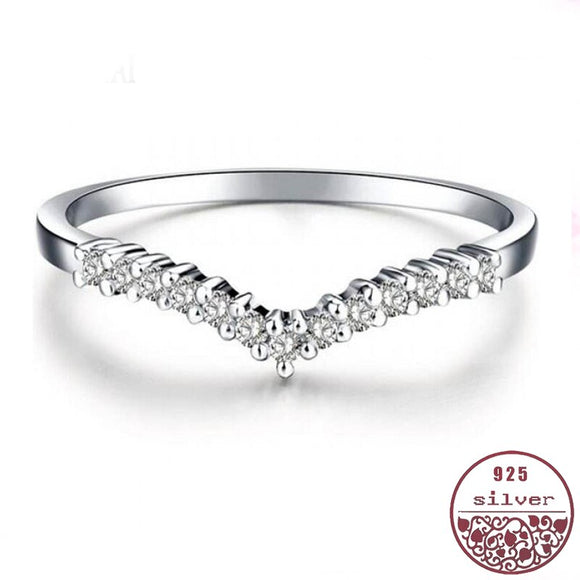 V-shaped diamond ring